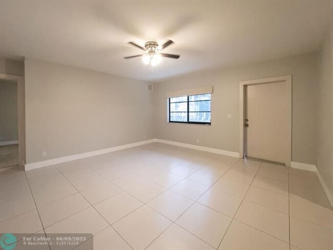 Building Photo - 64 Isle of Venice Dr