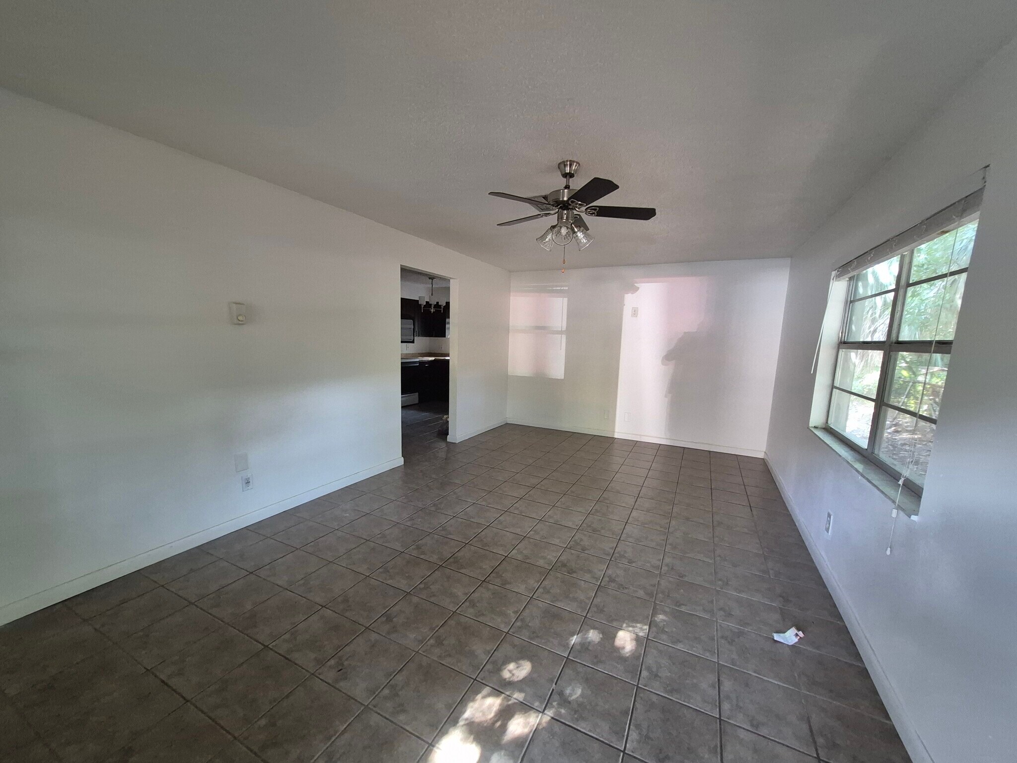 Spacious Living Room/Dining Room - 2884 Oaklawn Ave
