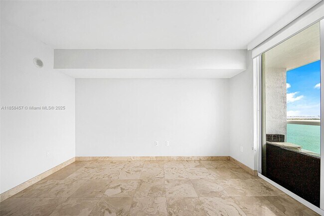 Building Photo - 1800 N Bayshore Dr