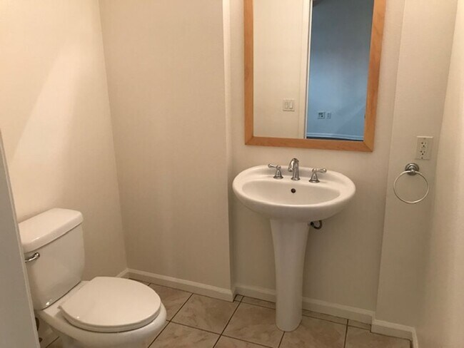 Building Photo - 2BR + 2 1/2BA CONDO AVAILABLE NOW IN BURBANK!