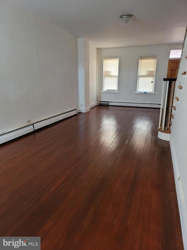 Building Photo - 1114 Maple St