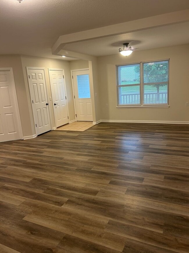 Building Photo - 3219 Dove Dr