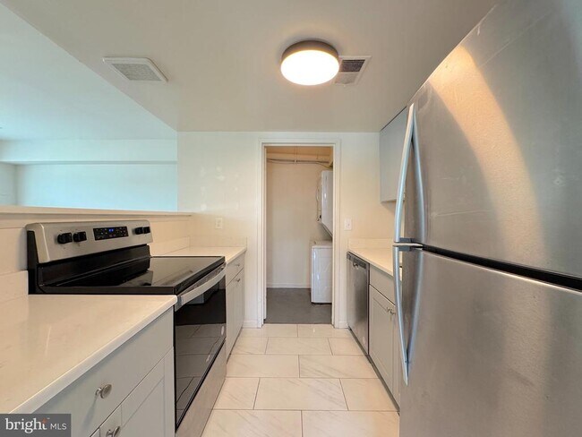 Building Photo - 9503 Hagel Cir