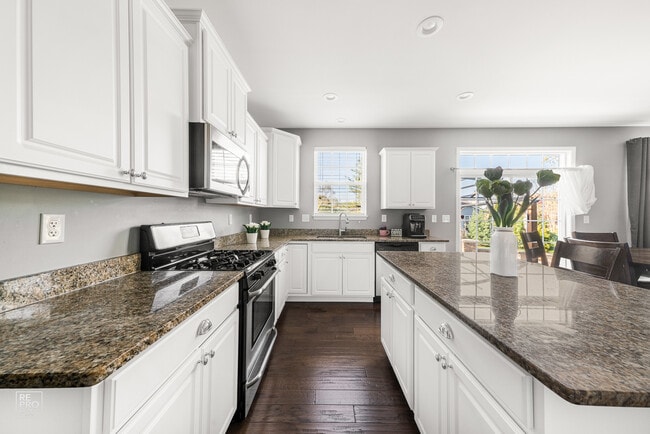 Building Photo - 34040 N Jenna Ln