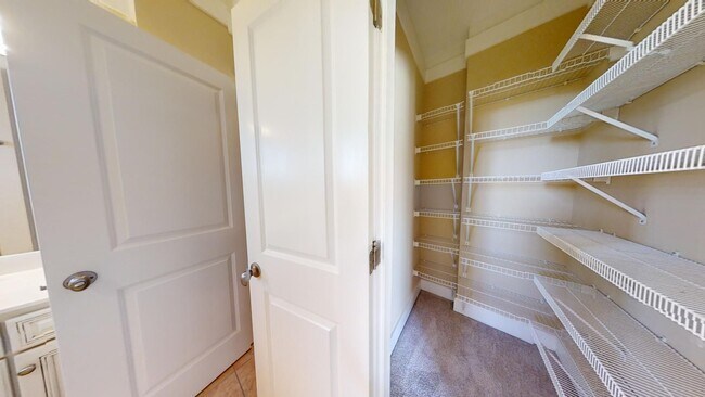 Building Photo - 986 Pembroke Pl