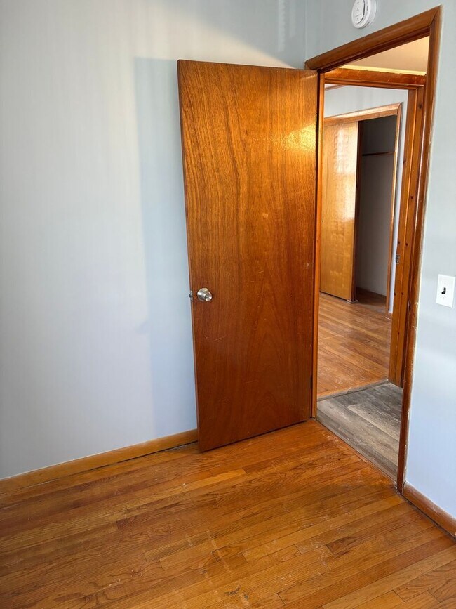 Building Photo - 26 James St