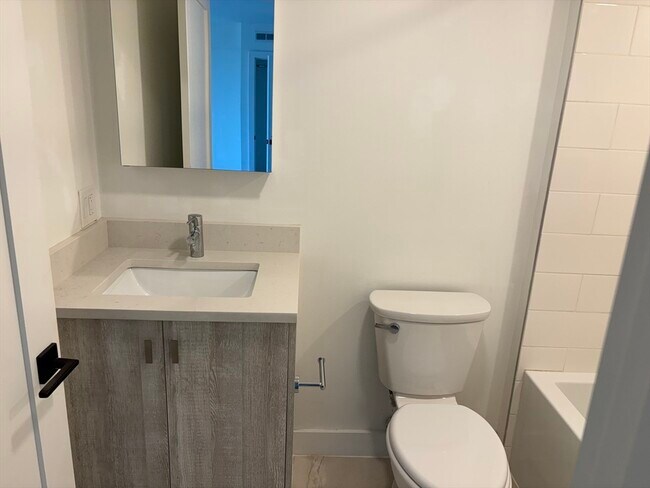 Building Photo - 917 Bennington St