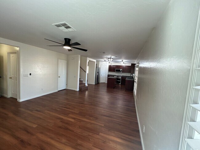 Building Photo - Move In Today! FREE October Rent! Stunning...