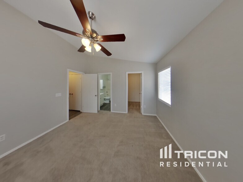 Building Photo - 11512 E Covina