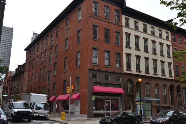 Building Photo - 2051 Walnut St