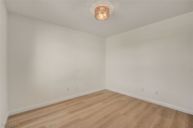 Building Photo - 10808 Wallflower Ave