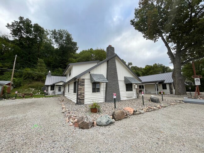 Building Photo - 11560 Breyman Hwy