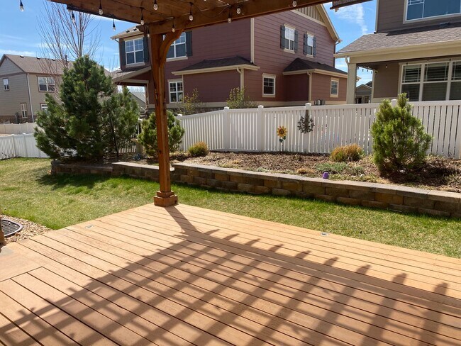 Building Photo - Charming, 3 story, 4 bed/3 bath on Corner Lot!