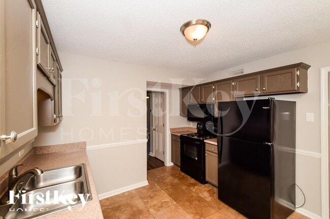 Building Photo - 122 Carriage Dr