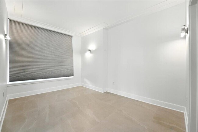 Building Photo - 1125 Maxwell Ln