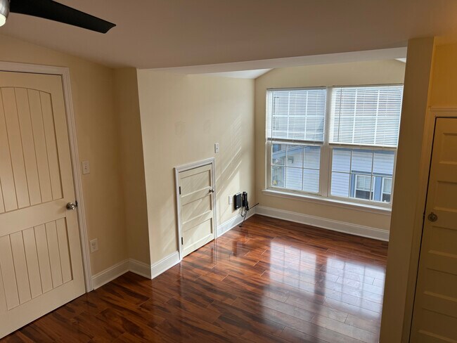 Building Photo - 1665 Central Ave