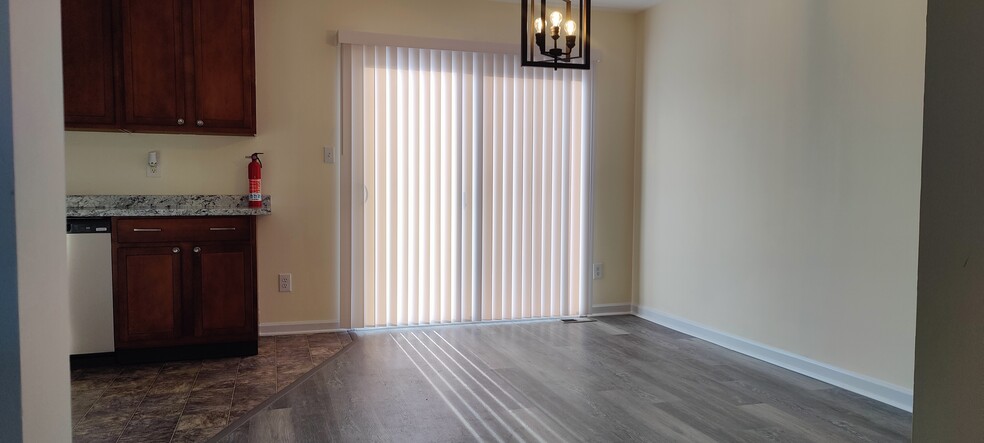 Building Photo - 9 Cambria Ln