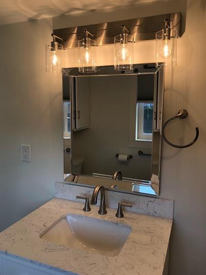 Building Photo - Charming & Updated 3 Bedroom Home