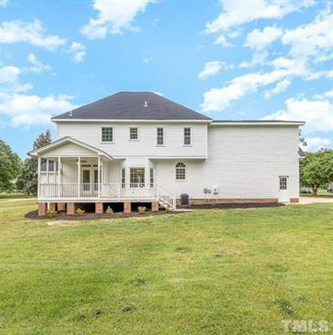 Building Photo - Fantastic Angier Home