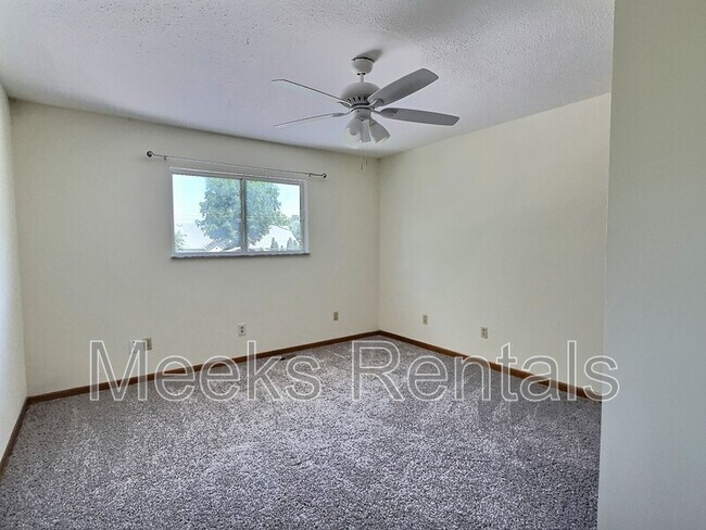 Building Photo - 40 Maple Ln