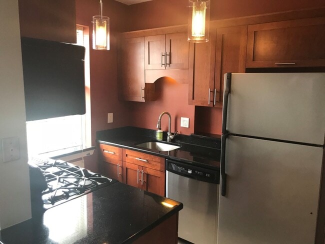 Building Photo - Coolidge Corner Area, In-Unit Washer and Dryer, Heat, Hot Water Included, Porch