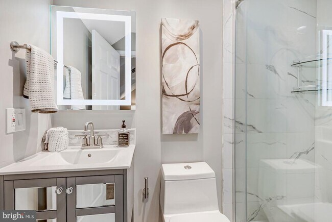 Building Photo - 17 Alexander St