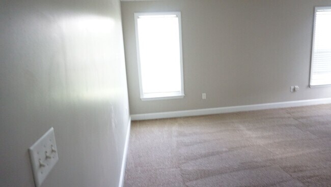 Building Photo - Luxury in Lakeland, GA