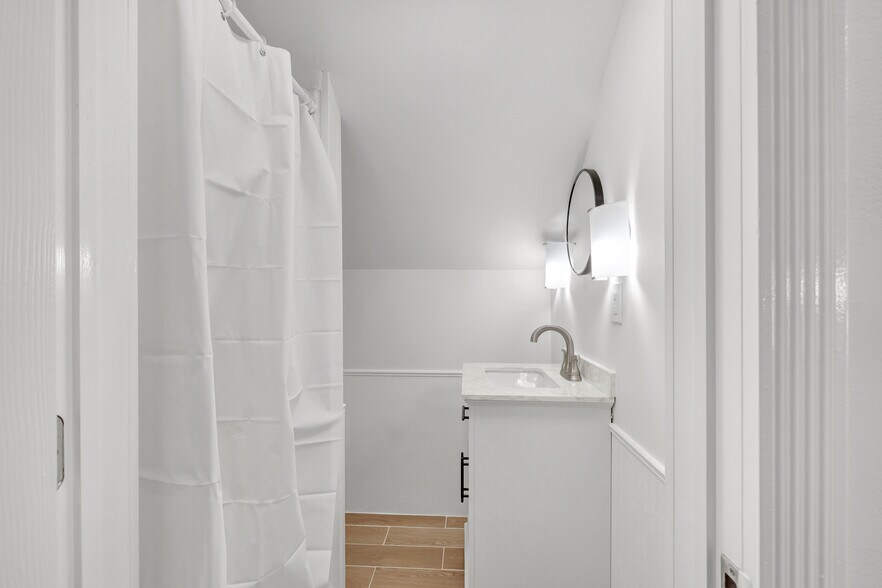 Building Photo - 76 Crowther Ave