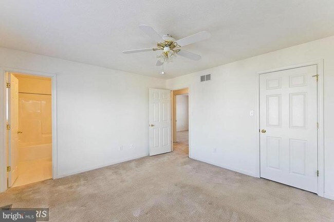 Building Photo - 121 Nature Dr