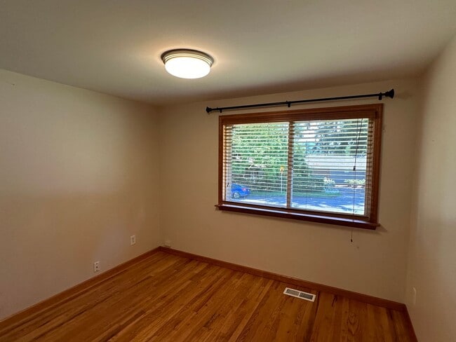 Building Photo - Bellevue Home