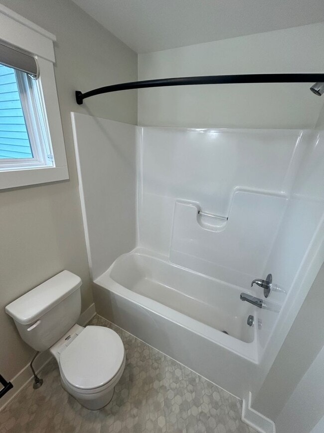 Building Photo - 3837 Delia Dr