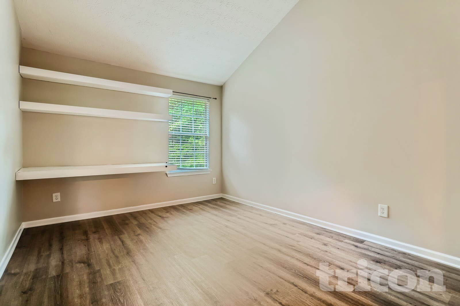 Building Photo - 10 St Charles Pl