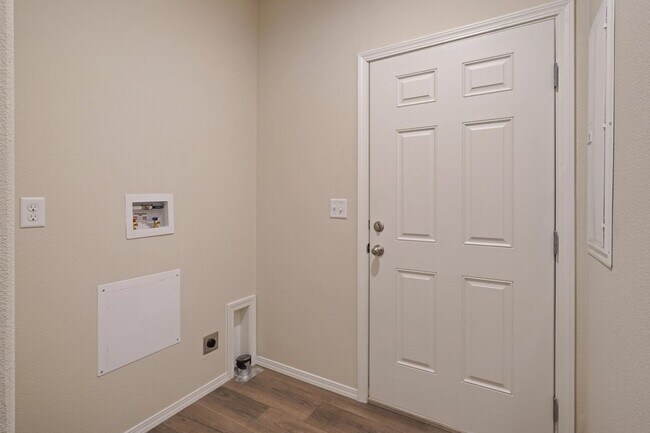 Building Photo - 3 Bed 2 Bath Brand New - Single level