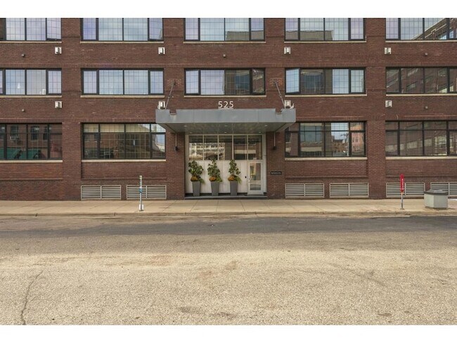 Building Photo - 525 N 3rd St