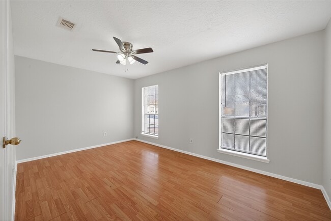 Building Photo - 5205 Beaverbrook Dr