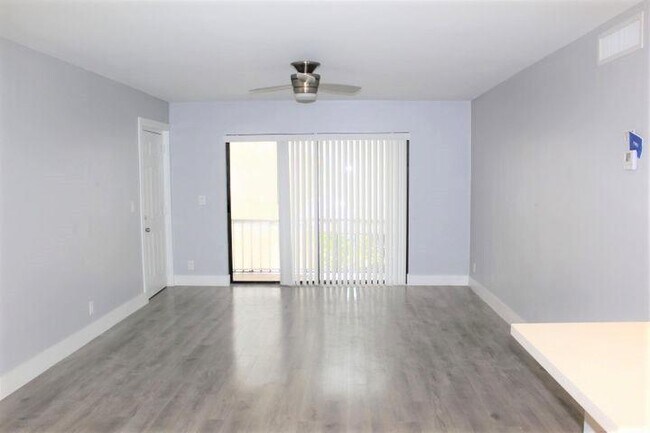 Building Photo - 9840 Pineapple Tree Dr