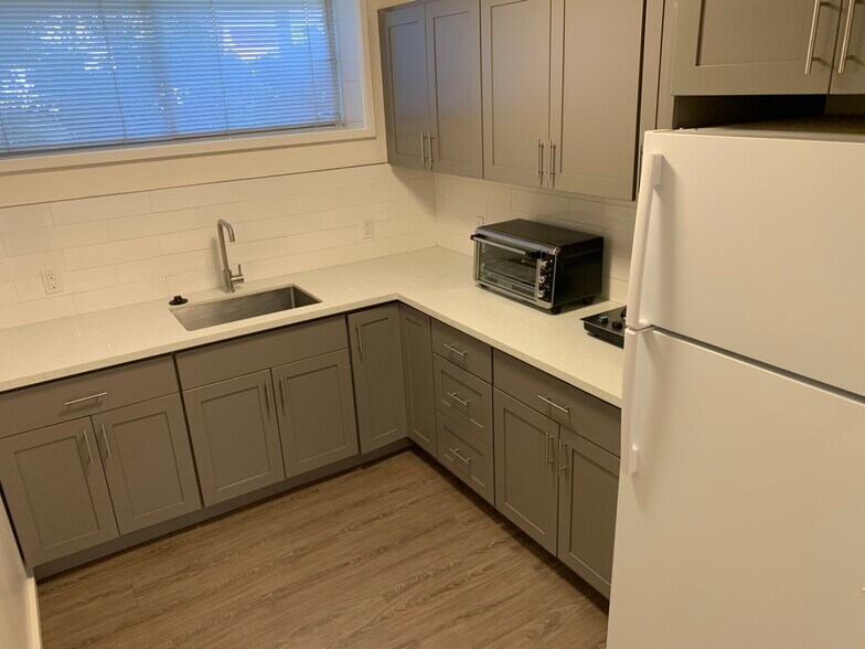 Building Photo - 251 Amador Ave