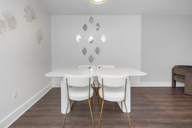 Building Photo - 4301 W Cleveland St