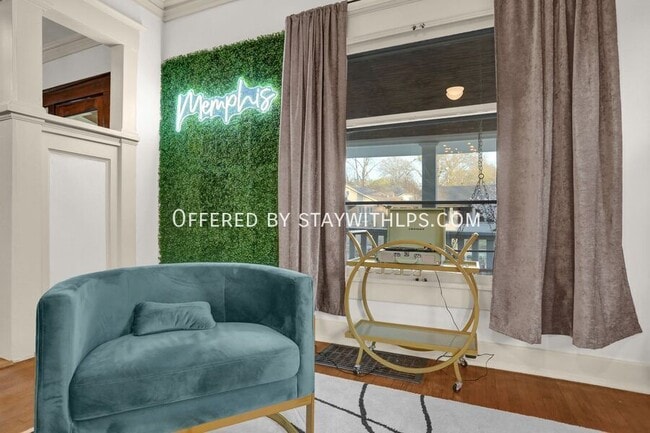 Building Photo - 397 Angelus St