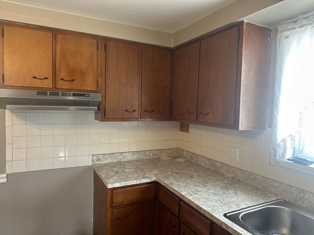 Building Photo - 45 Lemans Dr