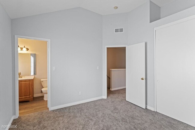 Building Photo - 2 br, 2.5 bath Townhome - 178 West Walnut ...