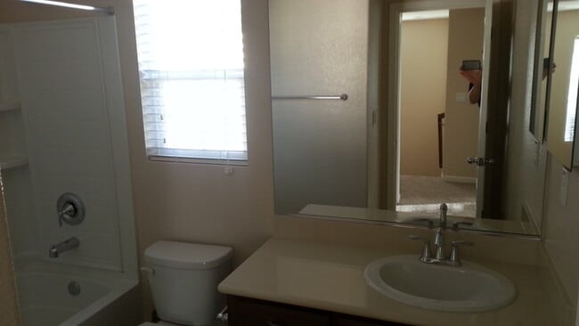 Building Photo - Beautiful 3 bedroom 2.5 bathroom home for rent in Lincoln!