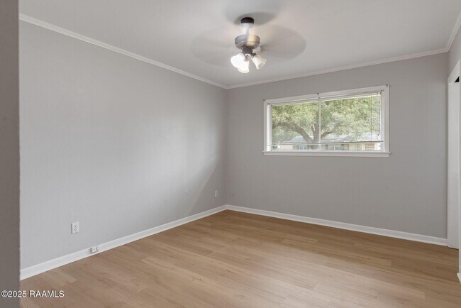 Building Photo - 408 Alice Dr