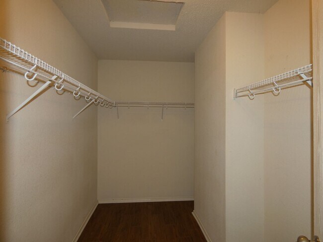 Building Photo - 10325 Bear Hollow Dr