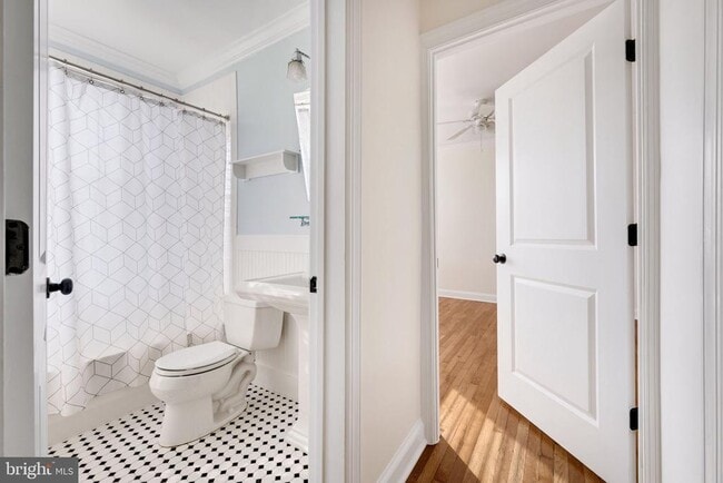 Building Photo - 922 S Washington St