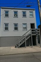 Building Photo - 320 Sherman St
