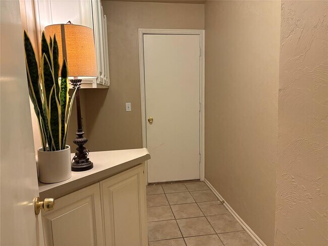 Building Photo - 1424 SW 129th St