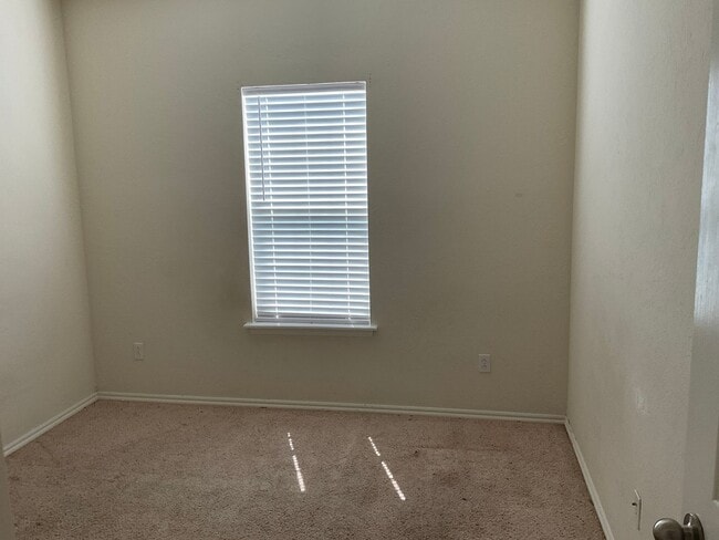 Building Photo - 6800 Old Glory Ln