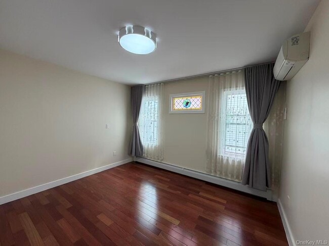 Building Photo - 30 Herkomer St