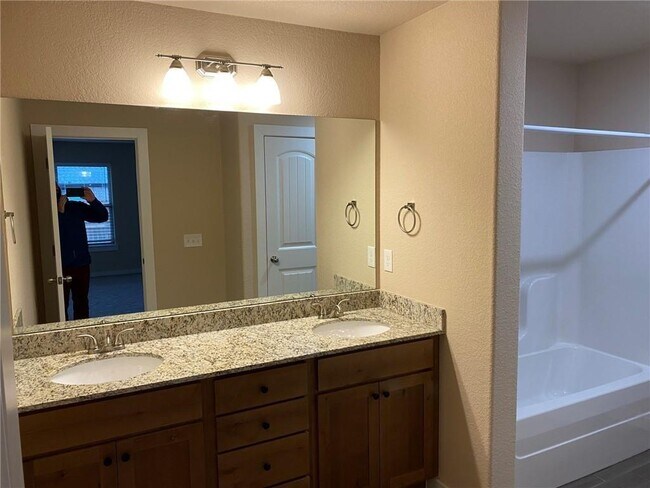 Building Photo - 422 Barbet Dr